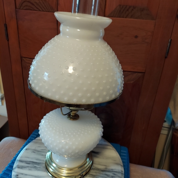 Milk glass vanity lamp - Picture 12 of 12